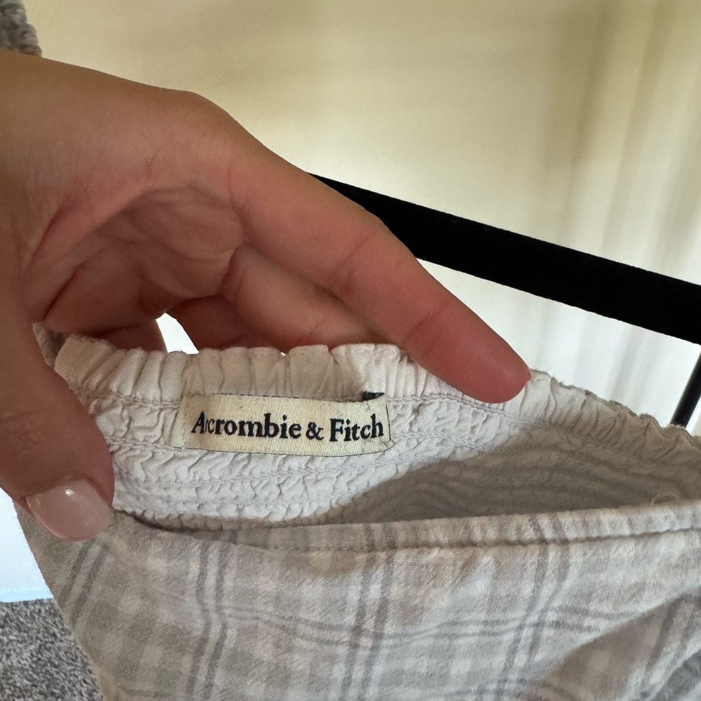 Abercrombie & Fitch Gray Puff Sleeve Smocked Crop Top - Picture 3 of 4